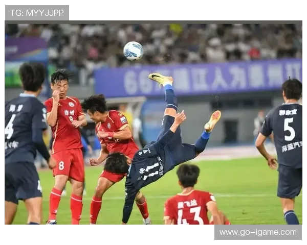 富力与权健激战回顾精彩集锦展现足球魅力与团队精神